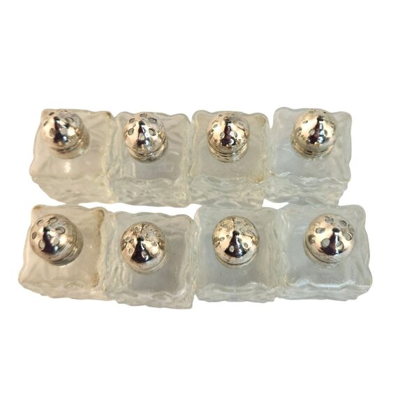 Set Of 8 Vintage Clear Glass Miniature Salt Shakers With Silver Tone Tops - Picture 4 of 9
